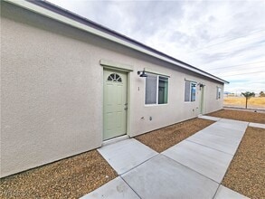 Building Photo - 1340 E Arrowhead St