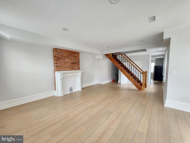 Building Photo - 2948 W Girard Ave
