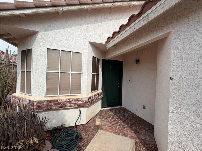 Foto del edificio - 5905 Silver Heights St