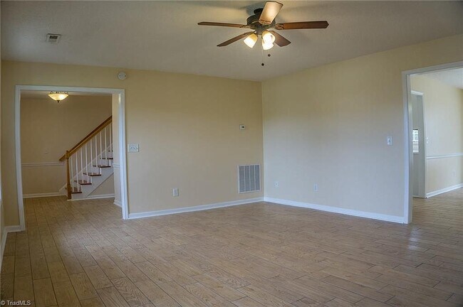 Building Photo - 100 Fiddlers Knoll Ct