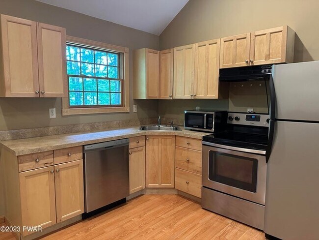 Building Photo - Beautiful 2Br Ranch on 1 acre in private, ...