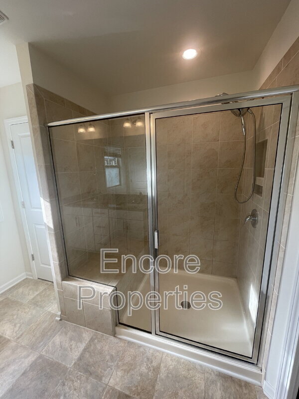Foto del edificio - 1313 Compass Dr