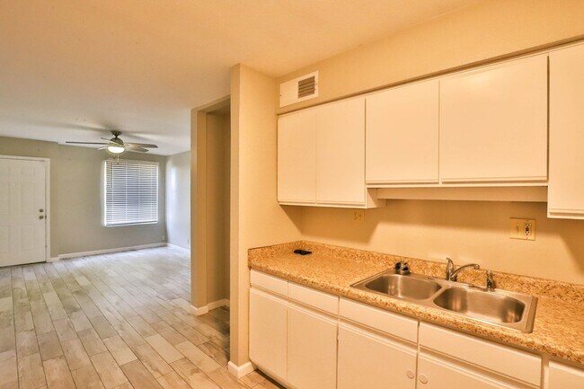 Foto del edificio - 1321 W 5th St