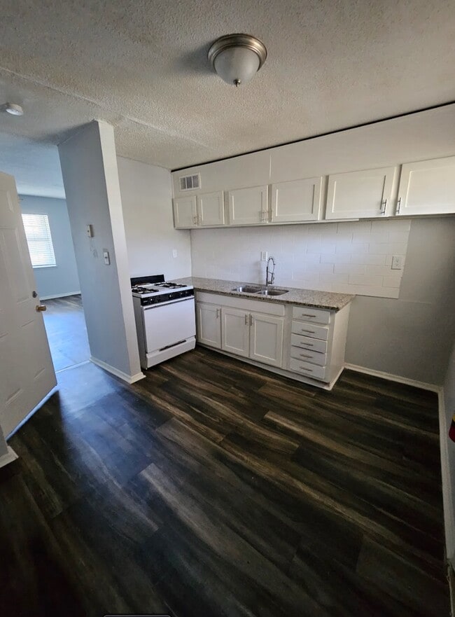 Building Photo - Forest Villas