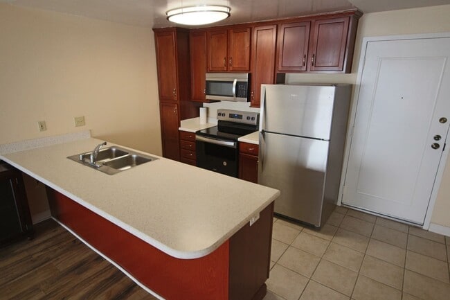 Foto del edificio - Best Priced 2 Bedroom Condo in the Heart o...