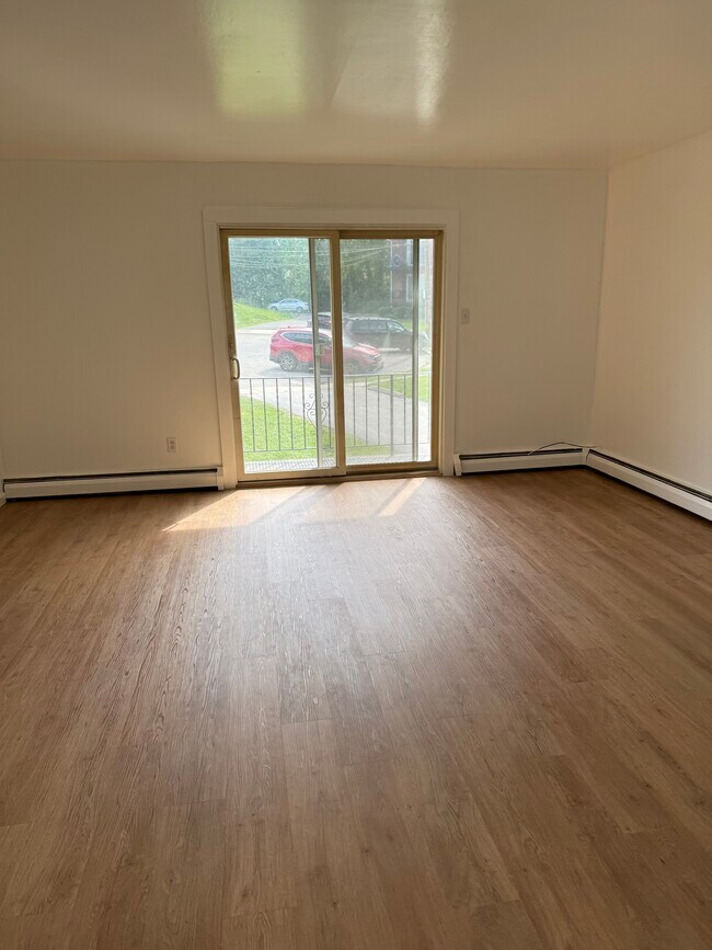 Building Photo - 835 Garrett Ln