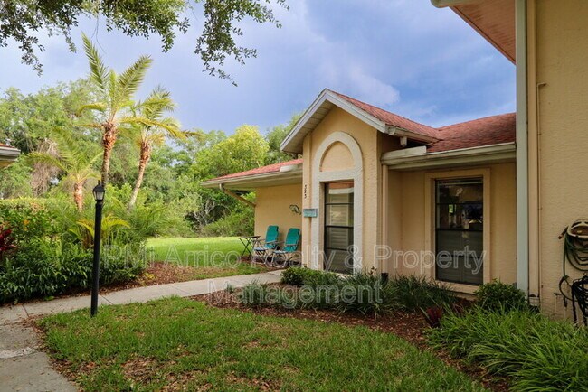 Foto del edificio - 323 Knottwood Ct