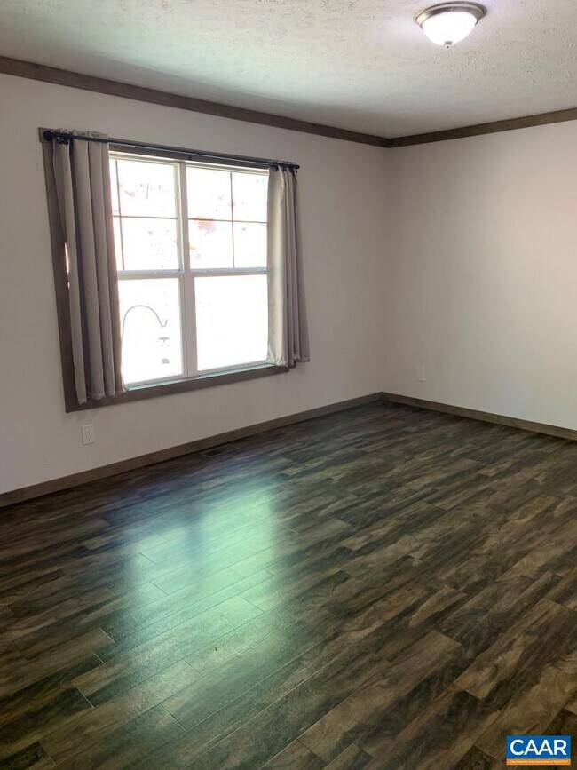 Foto del edificio - 443 Fletcher Rd
