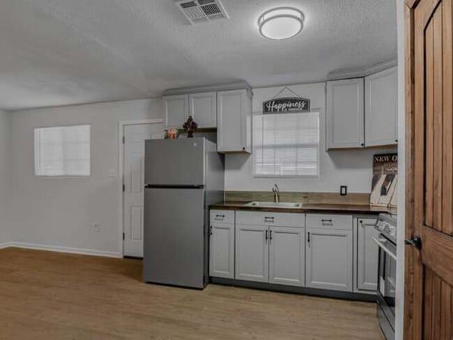 Building Photo - 3 Bedroom Single Family Home in Baton Rouge