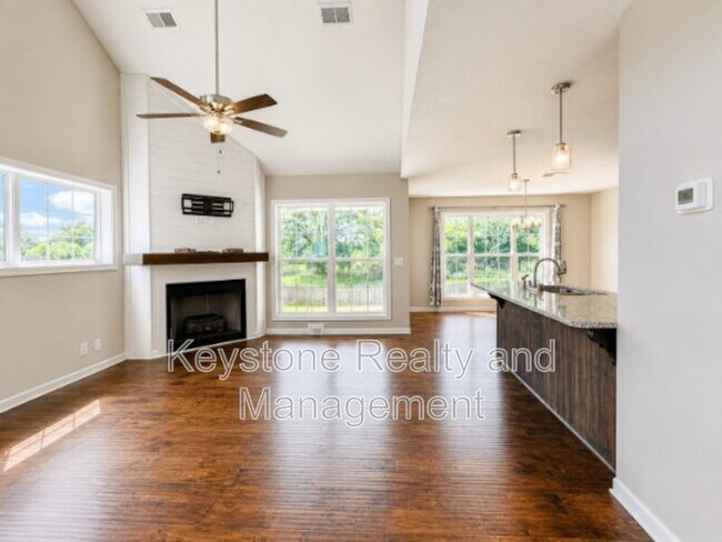 Foto del edificio - 384 Wingfield Dr