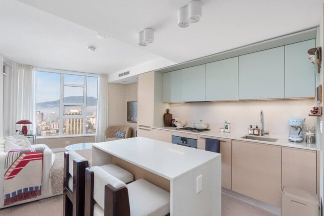 Building Photo - 1289 Hornby St