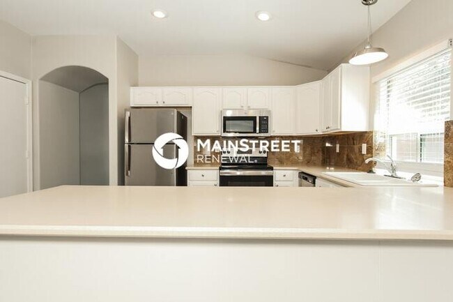 Foto del edificio - 3 Bedroom Pet-Friendly Home in Tolleson, AZ with Main Street Renewal