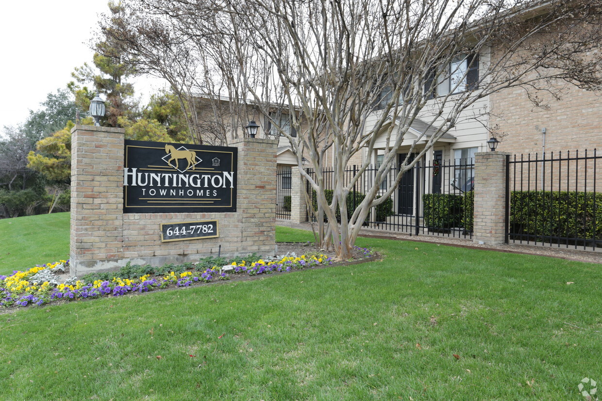 Foto principal - Huntington Townhomes