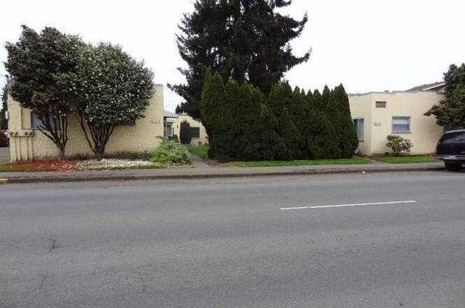 Primary Photo - 609 NE Baker St