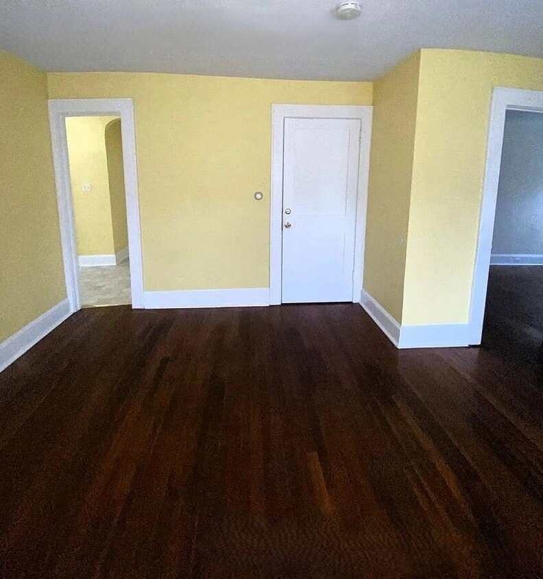 Building Photo - 721 Camden Ave