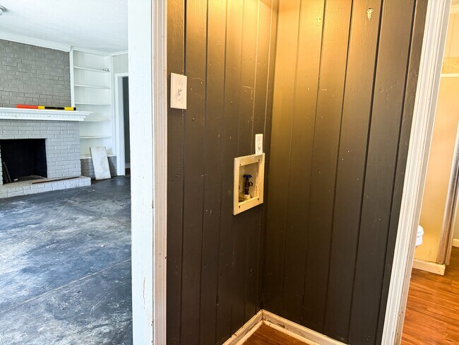 Foto del edificio - 1027 Waring Rd