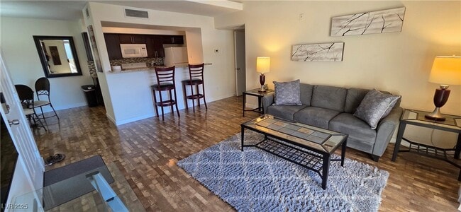 Foto del edificio - 2300 E Silverado Ranch Blvd