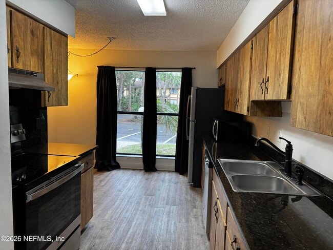 Building Photo - 12 Gln Fls Dr