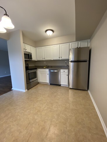 Kitchen - 18 Derry Dr