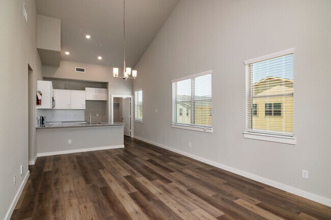 Foto del edificio - GORGEOUS 2 BEDROOM FOUR PLEX LOCATED IN MI...