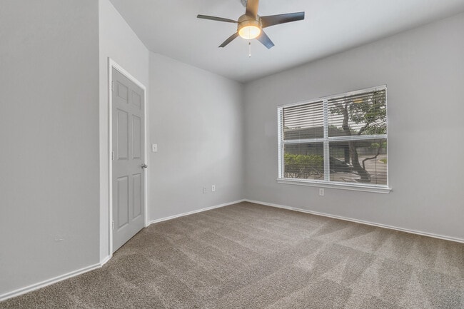 Building Photo - The Redland