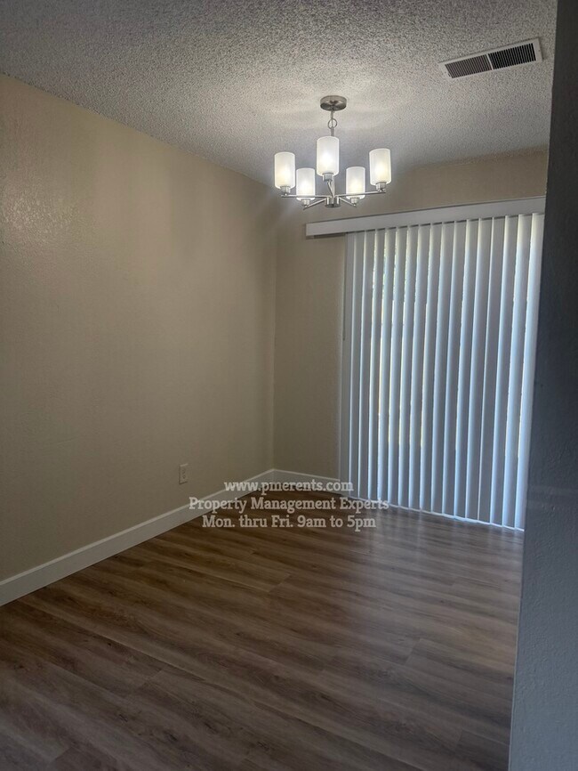 Foto del edificio - 2592 Towery Ct