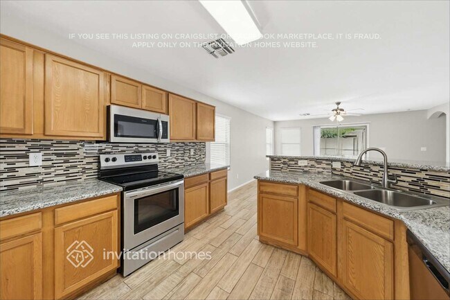 Foto del edificio - 11310 N 161st Dr