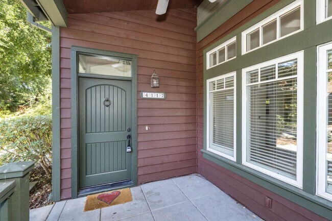 Building Photo - Beautifully Maintained 3 Bed/2.5 Bath Craf...