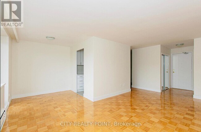 Photo du bâtiment - 2 Grandstand Pl