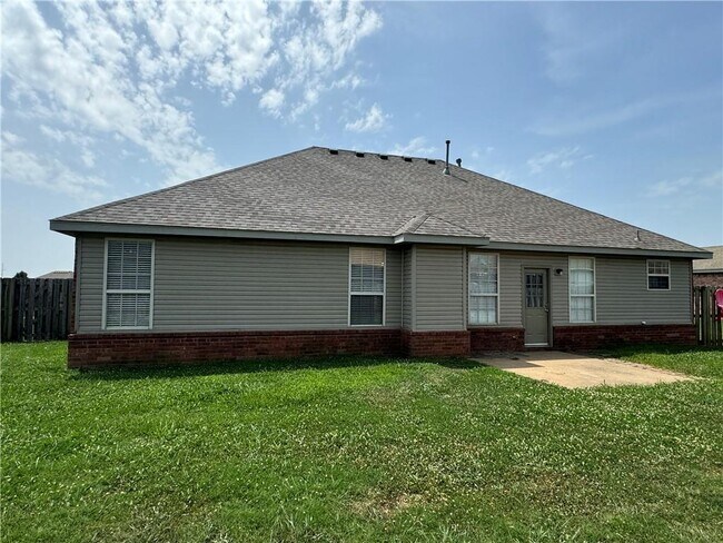 Building Photo - 431 Novarra Dr
