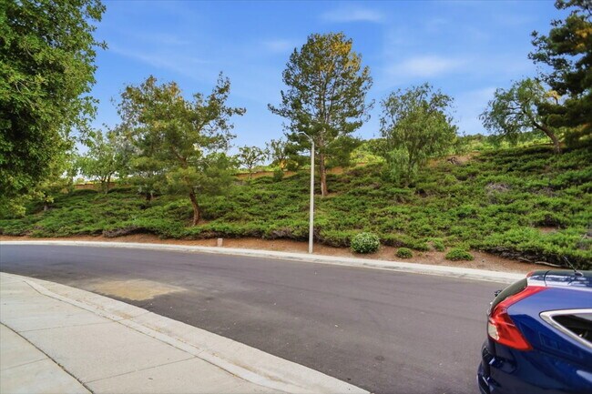 Foto del edificio - Sign a lease by 06/15 and receive $500 OFF your first month's rent! Hidden Valley Pool Home with ...