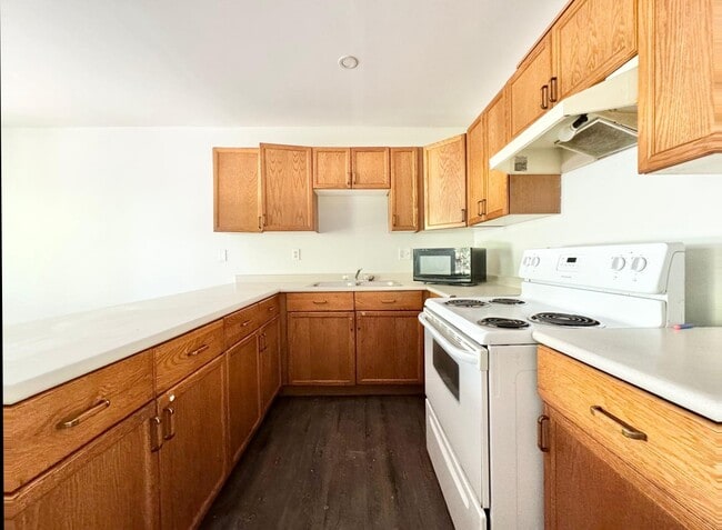 Building Photo - 59 Queenston St