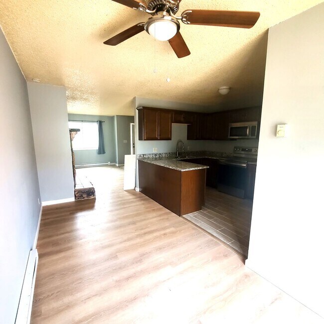 Foto del edificio - 1413 E 12th St