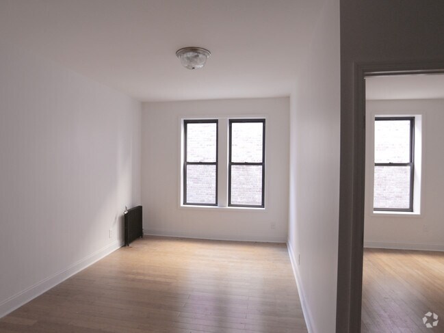 Interior Photo - 2025 REGENT PL