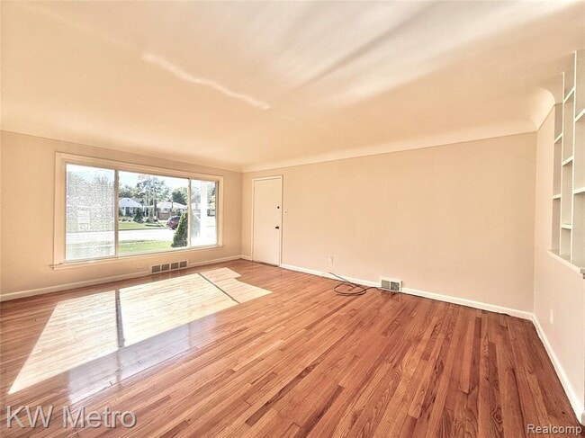 Building Photo - 2180 Vernier Rd