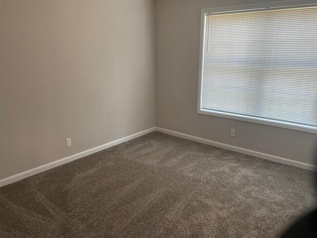 Building Photo - 213 Bradstone Cir