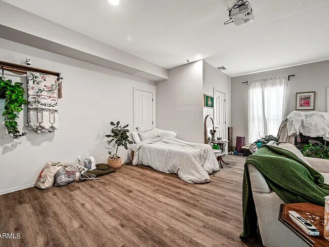 Foto del edificio - 2428 N 101st Ave