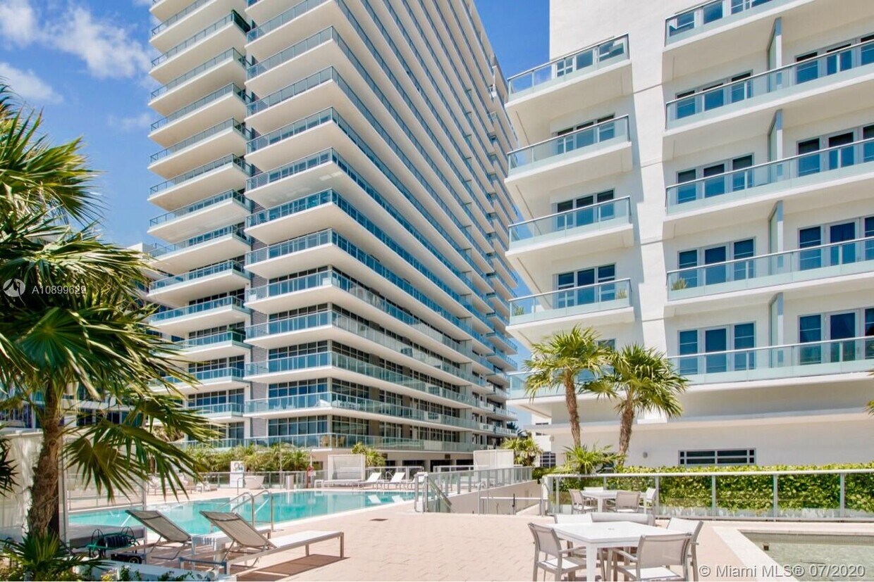 Primary Photo - 3737 Collins Ave