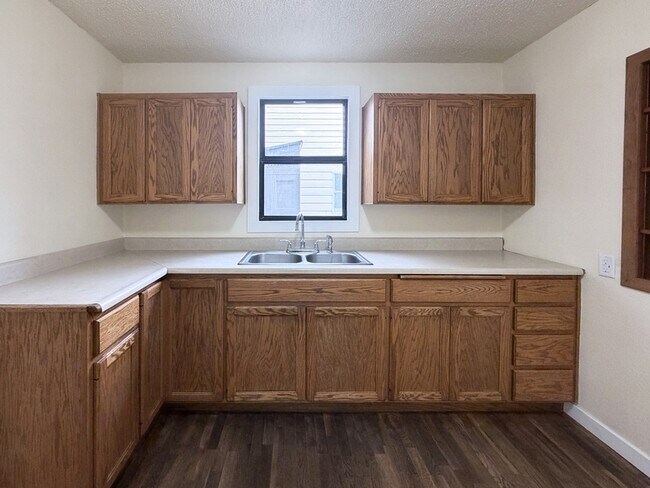 Building Photo - 960 Clark St