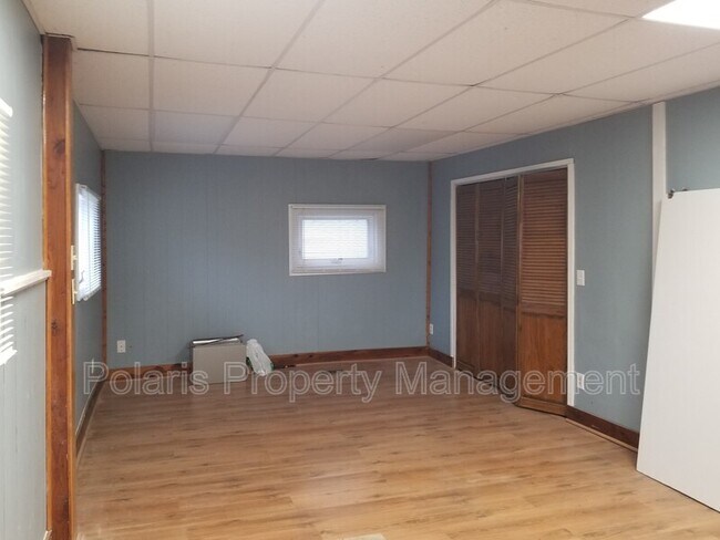 Building Photo - 900 S Sheridan Ave