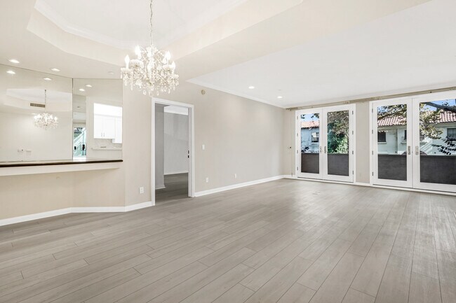 Building Photo - 121 N Almont Dr