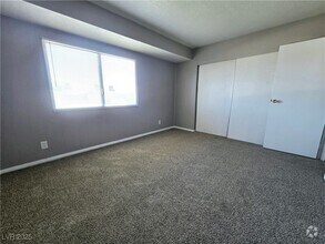 Building Photo - 4972 Larkspur St