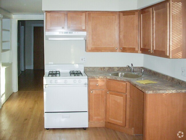 Building Photo - 2318 N Southport Ave