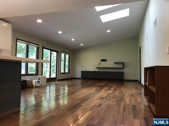 Building Photo - 81 Hazelton Terrace