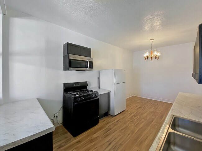 Foto del edificio - 6615 N Clark St