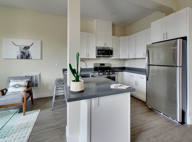 Building Photo - bedroom in Hayward CA 94541