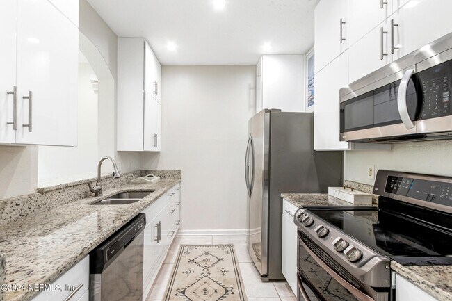 Foto del edificio - 10550 Baymeadows Rd