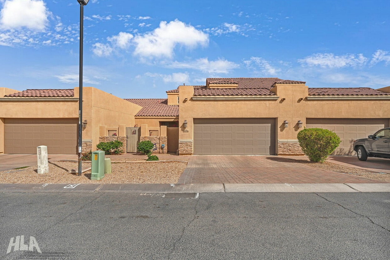 Primary Photo - 6108 E Morning Ln