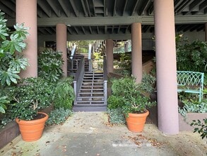 Building Photo - 127 Edwards Ave