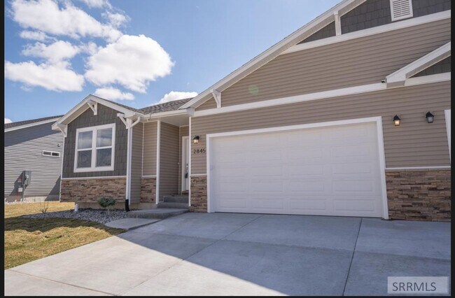 Foto del edificio - 4 bed 3 bath twin home in Idaho Falls 2 se...